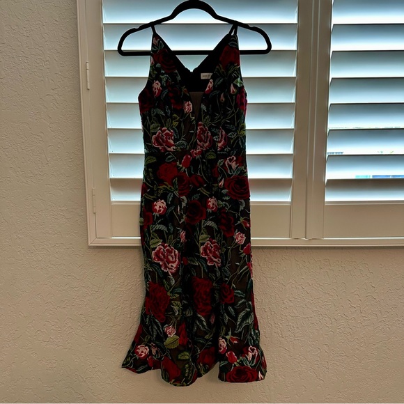 Dress the Population Isabelle Deep V-Neck Embroidered Midi Dress Size S - Picture 5 of 10